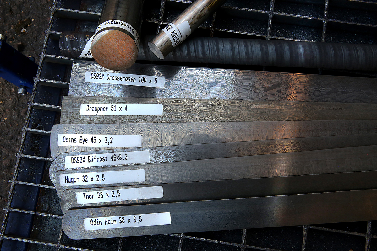 Damascus patterned steel